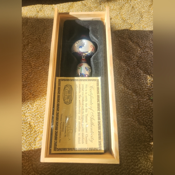 Finial Blown Glass Museum Thomas Series Tree Topper in Wooden Box - Picture 3 of 5